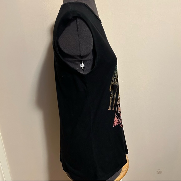 Truly Madly Deeply Skeleton Graphic Muscle Tee Urban Outfitters - Picture 4 of 11